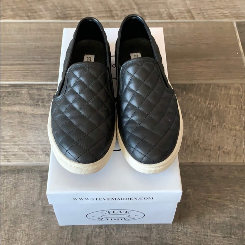 Steve Madden Ecentrcq slip on quilted sneaker 7.5